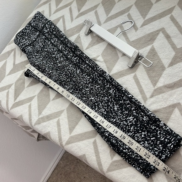 Athleta Ultimate Stash Pocket Capri Printed size Small Activewear - Picture 11 of 11